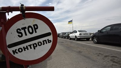 На въезде в Крым с Украины образовались километровые очереди