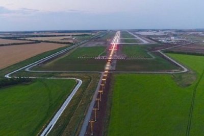В аэропорту Платов подключили световые сигналы на взлетно-посадочной полосе