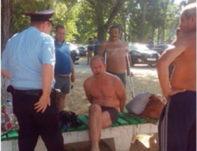 Пьяный мужчина приставал к несовершеннолетней девочке на пляже в Ростовской области