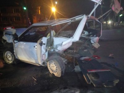 Предполагаемый виновник ДТП в Таганроге бросил разбитый автомобиль и сбежал
