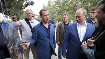 Путин и Медведев обсудили с учеными состояние объектов культуры в Крыму