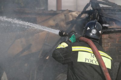 Донские пожарные боролись с огнем в центре города больше суток