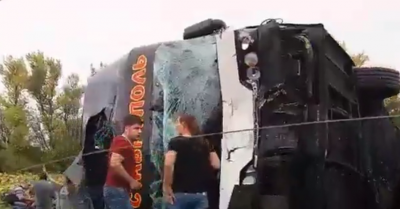 Три человека находятся в тяжелом состоянии после аварии с участием автобуса в Ростовской области