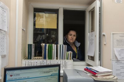 «Пациенты неудачно зашли»: главврач поликлиники в Таганроге объяснил очереди в регистратуру