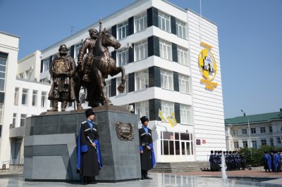 Ростовский скульптор подарил Ставрополю бронзовых казаков
