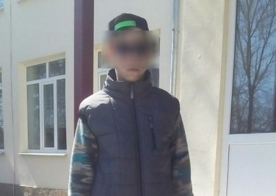 Банда школьников забрала у подростков рюкзак и 100 рублей