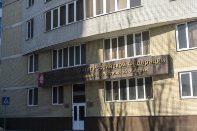 В Ростове девушка и женщина выпали из окна 14-го этажа и разбились насмерть