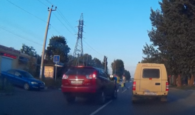 Жители Таганрога помогли наказать водителя красного Lexus за нарушение ПДД
