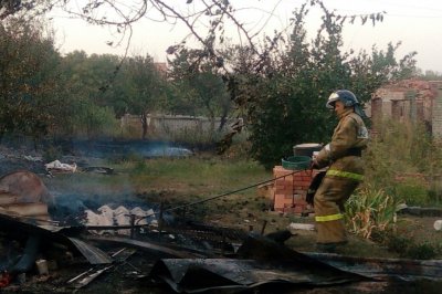 Три человека сгорели во время пожара в частном доме на Дону