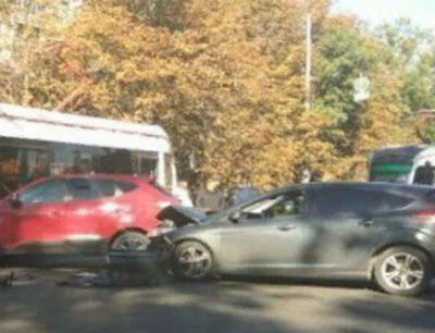 В Ростове на 14-й Линии произошла массовая авария с участием трамвая