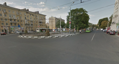 В Ростове разыскивают грабителя, отобравшего у прохожего деньги и телефон