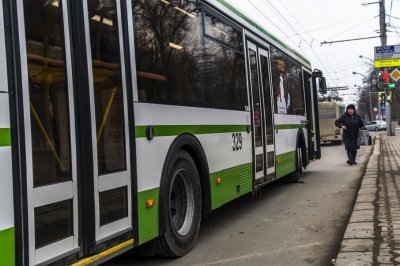 В ростовском автобусе во время движения взорвалось колесо
