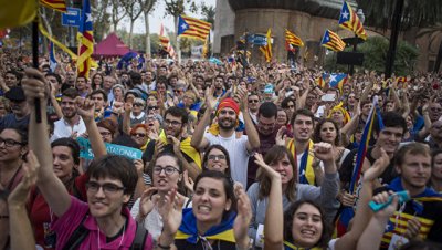 Автономию Каталонии могут расширить, заявил МИД Испании
