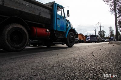 Убирать снег, латать ямы и чистить бордюры: в Аксае на содержание дорог потратят 18,2 млн руб