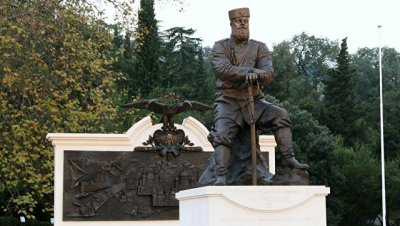 Автор памятника Александру III не собирается ничего в нем менять