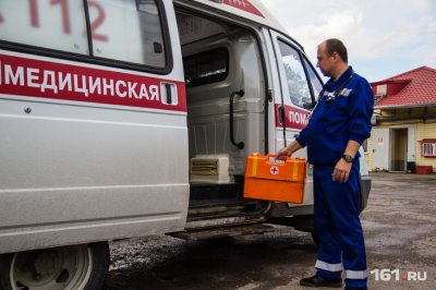 В центре Ростова иномарка на большой скорости врезалась в маршрутку: есть пострадавшие