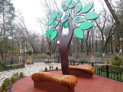 Композицию «Солнечное дерево» в Ростове открыл телеведущий Николай Дроздов