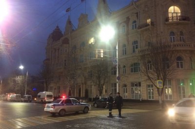 В Ростове из-за подозрительного предмета оцепили городскую администрацию