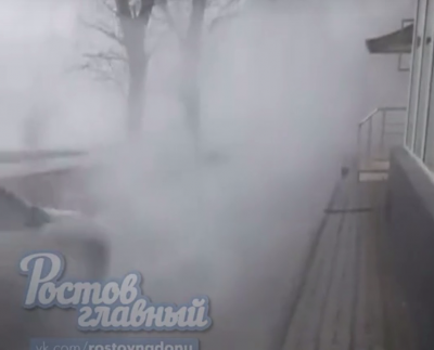На Западном в Ростове прорвало трубу с горячей водой