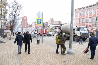 Мужчина погиб под колесами бетономешалки на Ворошиловском проспекте в Ростове