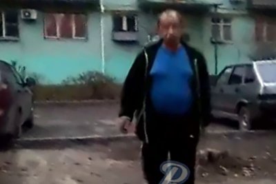 В Ростове мужчина ударил ребенка, который «зацепил» его автомобиль