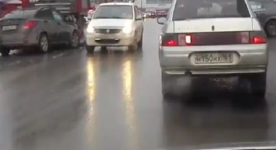 В Ростове столкнулись Hyundai и фура: пострадал водитель легковушки