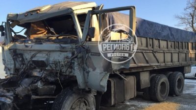 Встретились три большегруза: авария на трассе в Ростовской области унесла жизнь водителя