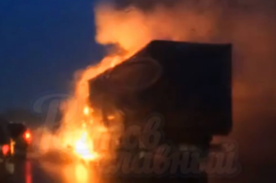 В Аксайском районе столкнулись два грузовика, один из них сгорел