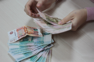 Продавец из Таганрога похитила на работе 60 тысяч рублей