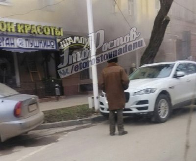 В центре Ростова сгорел салон красоты