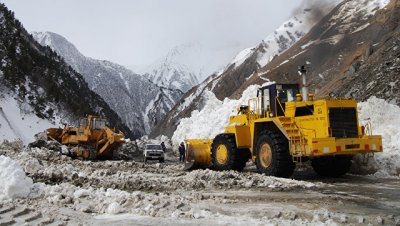 Транскавказскую магистраль открыли для движения после сильного снегопада