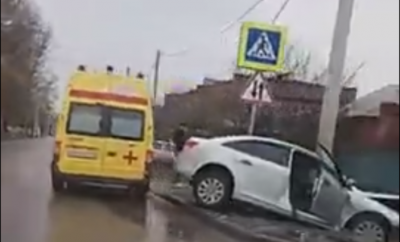 Под Ростовом в столкновении Toyota и Chevrolet пострадали мужчина и женщина