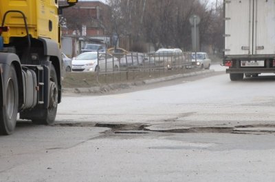 Яма не по ГОСТу: в Ростове составили рейтинг самых больших дорожных провалов