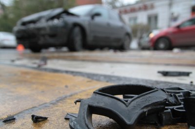 В Ростов столкнулись Mazda и Hyundai: есть пострадавший