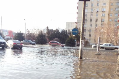 Венеция-на-Дону: несколько улиц Таганрога затопило из-за прорвавшейся канализации