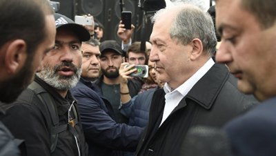 Президент Армении провел встречу с лидером оппозиции