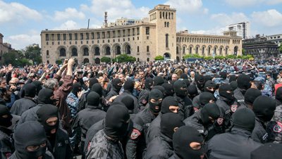 Минобороны Армении осудило участие военных в протестах