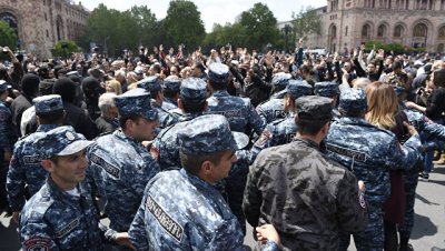 В Ереване в понедельник задержали 33 демонстранта