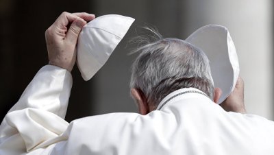 Папа Франциск попросил прощения у жертв домогательства священников в Чили