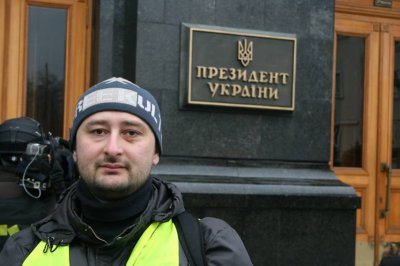 Журналист Аркадий Бабченко жив: покушение на него было спецоперацией