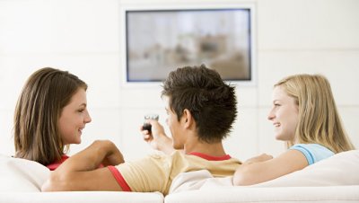 Две трети россиян смотрят телевизор каждый день, выяснили социологи