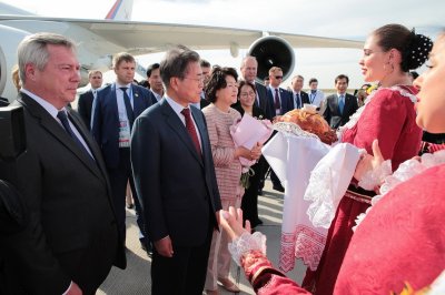 Президент Южной Кореи пришел на матч на «Ростов Арену» вместе с женой