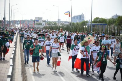Мексиканские болельщики устроили карнавал на ростовских улицах