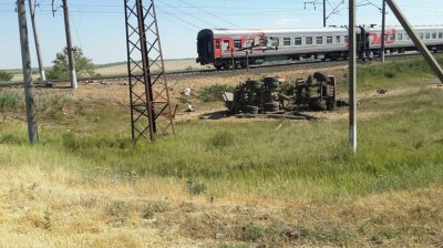Из-за аварии на железнодорожном переезде под Азовом изменится расписание трех поездов