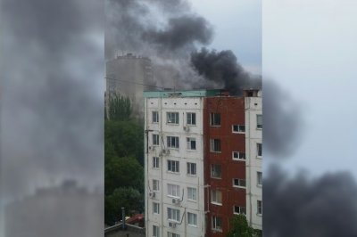 В Ростове на Западном горит жилой дом
