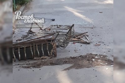 В Ростове-на-Дону из-за урагана рухнул балкон в жилом доме