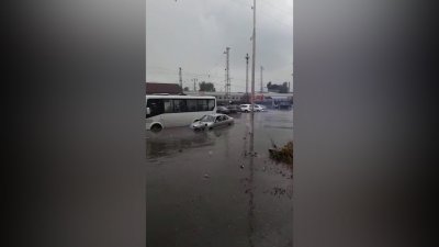 В Новочеркасске железнодорожный вокзал затопило после мощного ливня