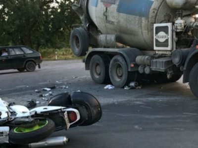 Смертельный удар: на Дону молодой байкер погиб под колесами грузовика
