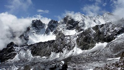 В Таджикистане решают вопрос об отправке тел погибших альпинистов в Россию