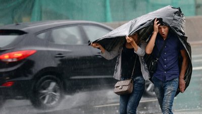 Ливни, которые принес тайфун Soulik, подтопили дороги в Уссурийске
